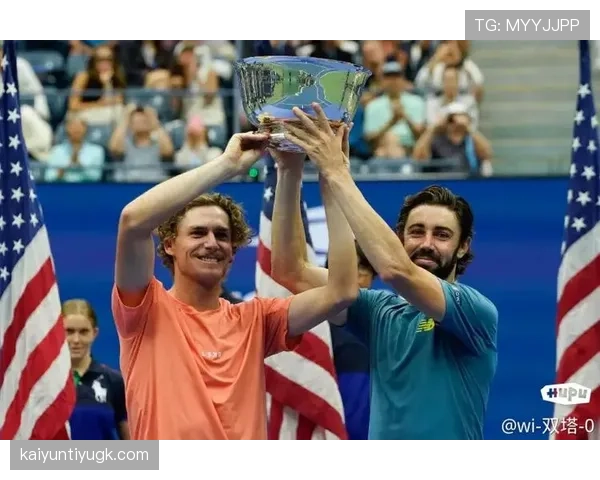 乔丹·汤普森这生活太疯狂了，比赛外买豪车买到停不下来怎么回事？