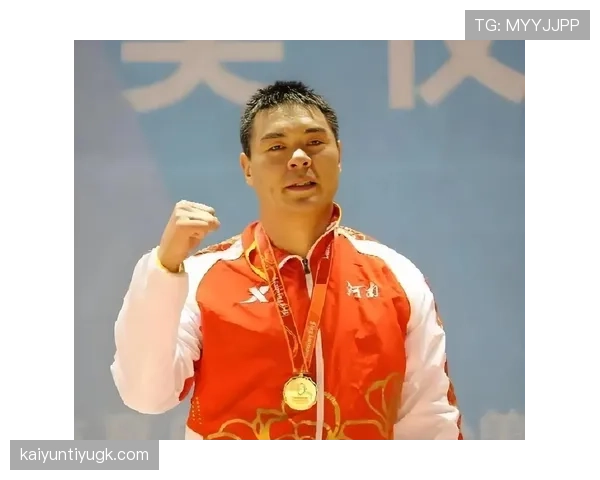 张志磊训练室外居然开始猛喝奶茶，这谁顶得住啊！